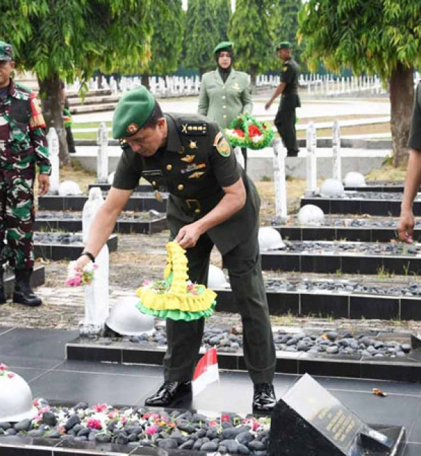 HUT Ke-42, Korem 044/Gapo Gelar Ziarah Makam Pahlawan